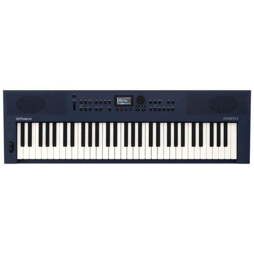 Vista frontale della tastiera Roland Go:Keys 3 in colore Midnight Blue, con 61 tasti e display centrale.