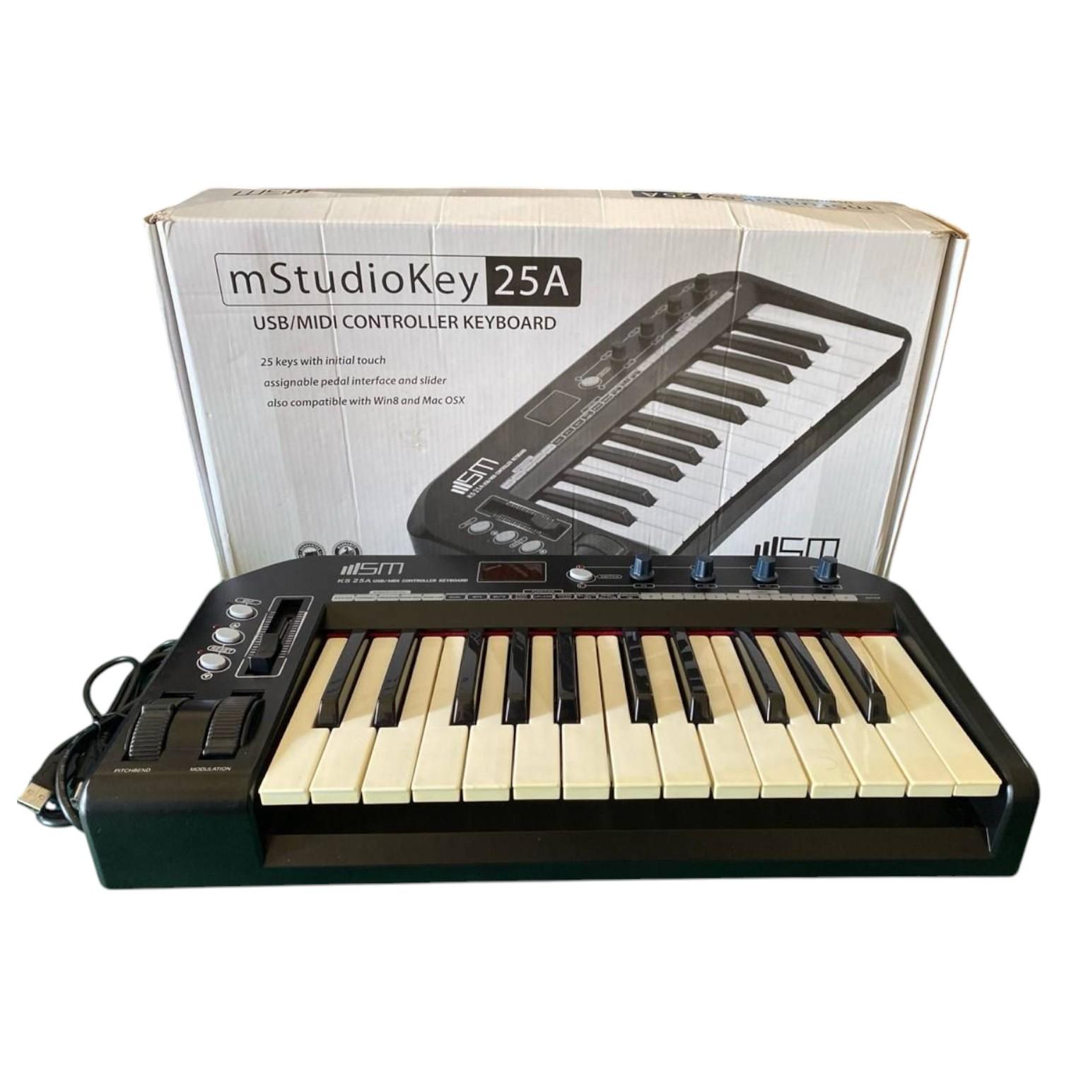 SM mStudioKey 25A - Tastiera MIDI/USB 25 Tasti Usato 1 Tastiera controller MIDI USB mStudioKey 25A con scatola originale, dotata di 25 tasti, manopole e controlli assegnabili.