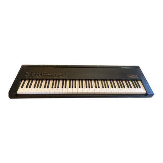 pianoforte digitale Korg SG-1D Sampling Grand 88 tasti in finitura nera con pannello comandi superiore.