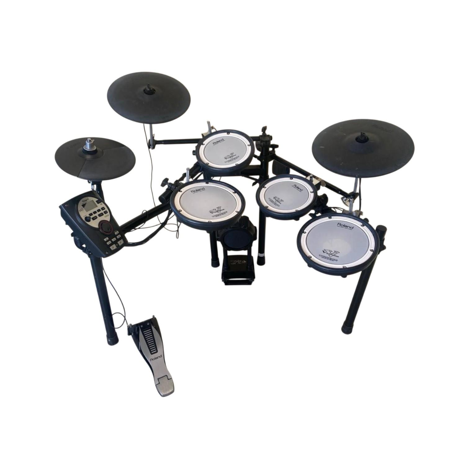 Roland TD-11KV + Stand MDS-4V USATO 1 batteria elettronica Roland TD-11KV V-Drums con stand MDS-4V completa di pad e piatti.