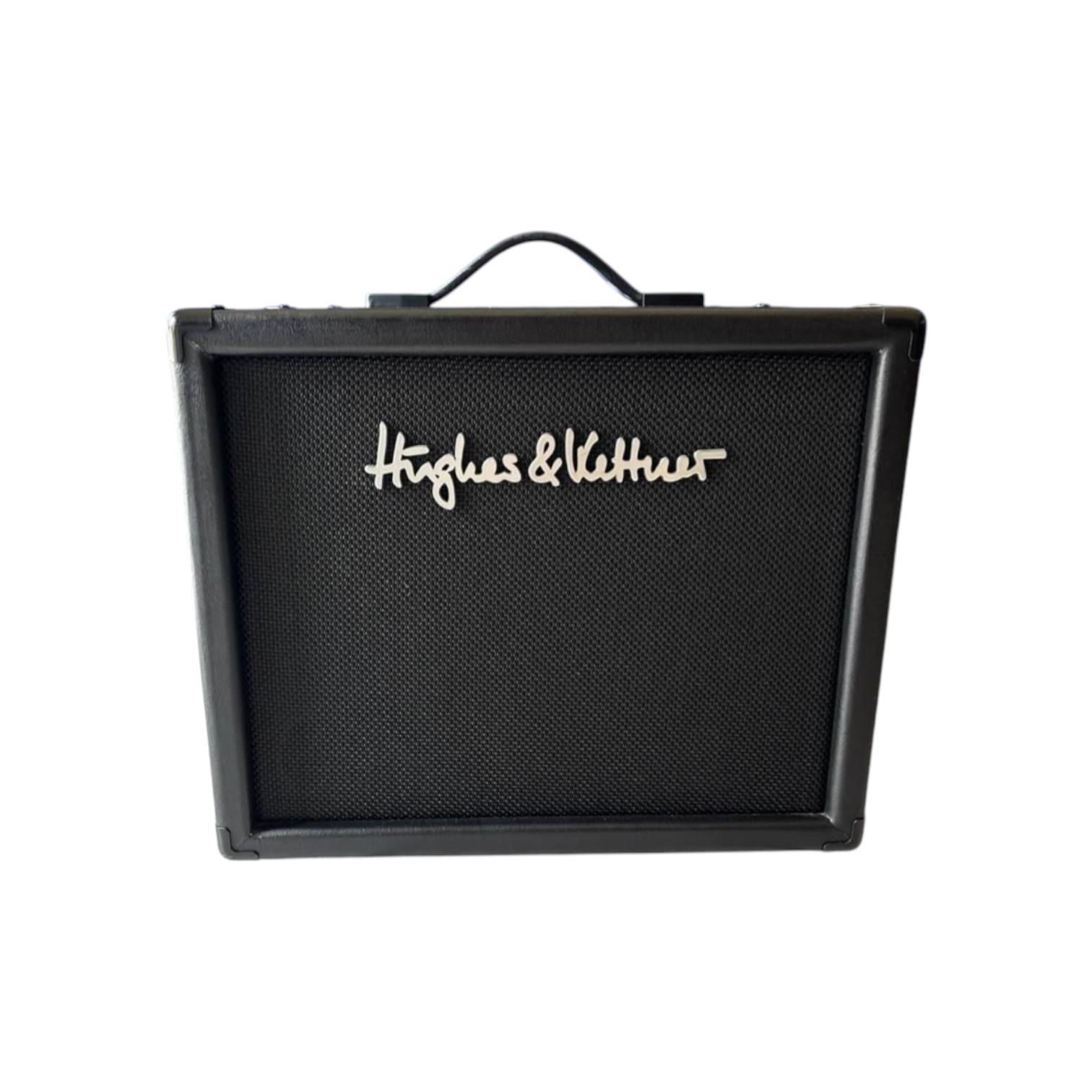Hughes & Kettner Tubemeister 18 Combo USATO 1 Amplificatore combo Hughes & Kettner con griglia frontale e logo, vista frontale