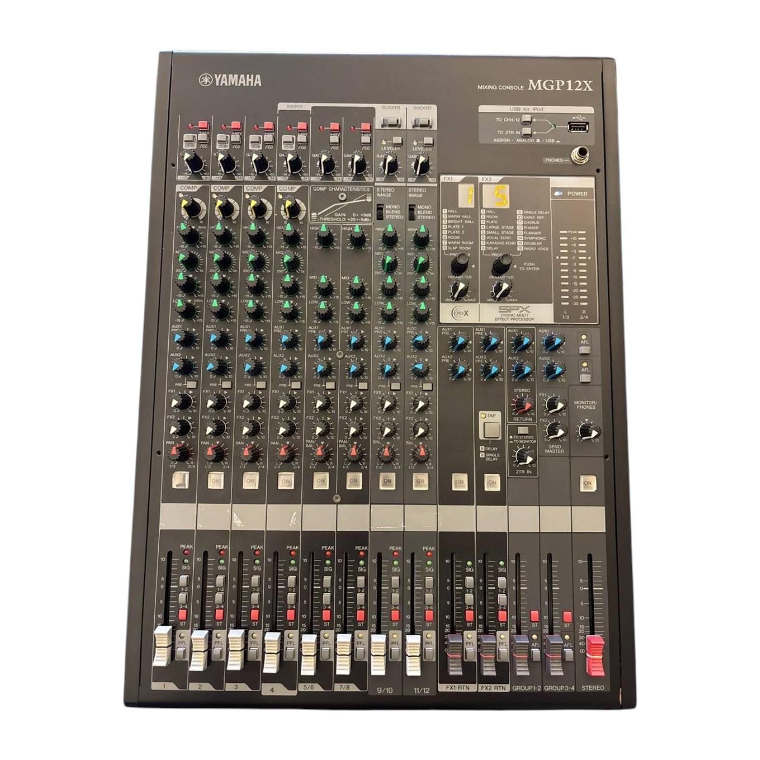 Yamaha MGP12X Mixer Analogico 12 Canali Usato 1 Mixer audio Yamaha MGP12X vista frontale con fader, manopole EQ, sezione effetti SPX e controlli di canale