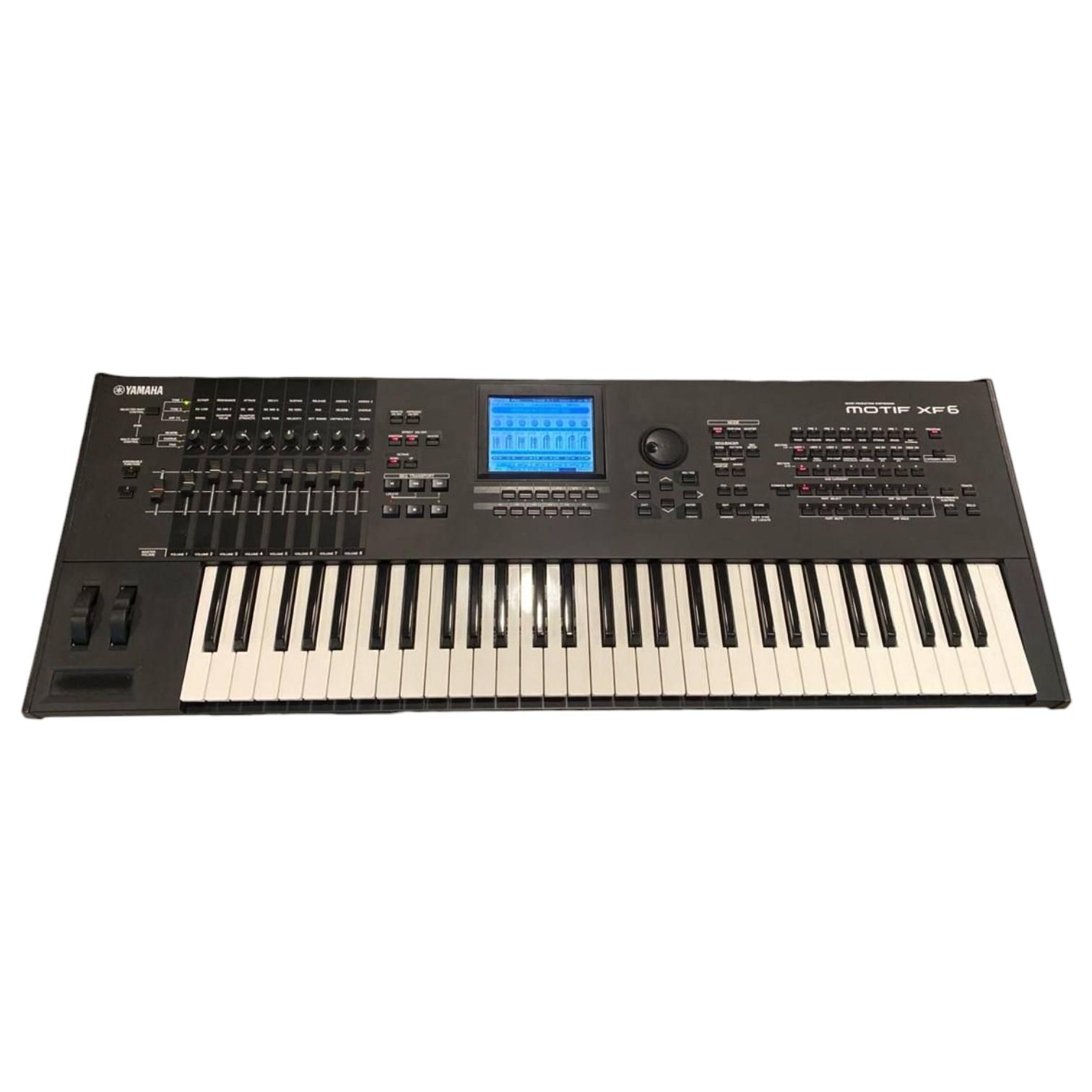 Yamaha MOTIF XF6 USATO 1 Workstation Yamaha Motif XF6 con tastiera, display centrale, fader e controlli integrati