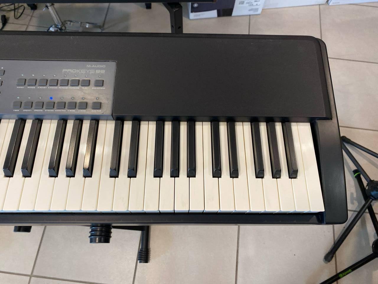 M-Audio Prokeys 88 USATO 5 Lato destro M-Audio ProKeys 88 con tasti e pulsanti di selezione strumenti