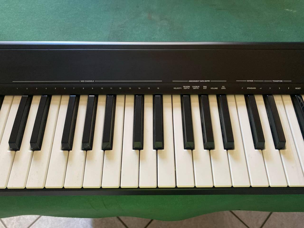 Alesis Q61 Usata 5 Sezione centrale Alesis Q61 con tasti e funzioni MIDI, data entry, octave e transpose