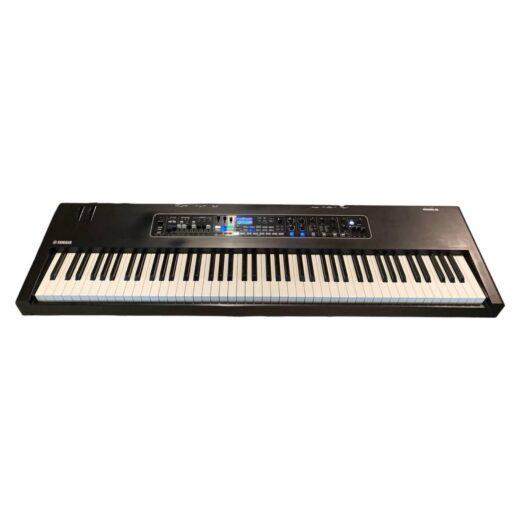 Stage keyboard Yamaha CK88 con 88 tasti e pannello comandi centrale