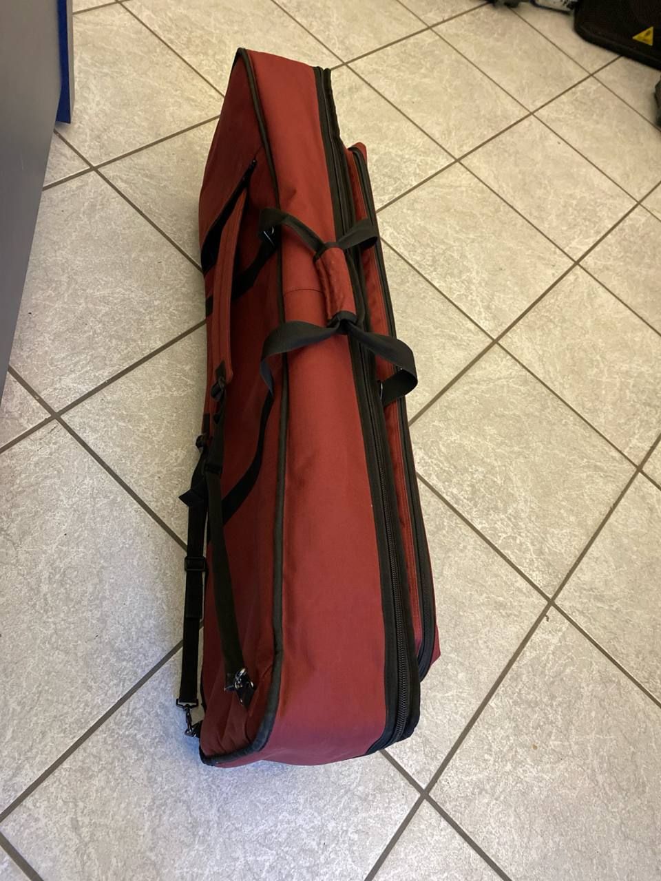 Nord Soft Case Electro HP 3 Nord Soft Case Electro HP vista posteriore con spallacci regolabili e maniglie nere