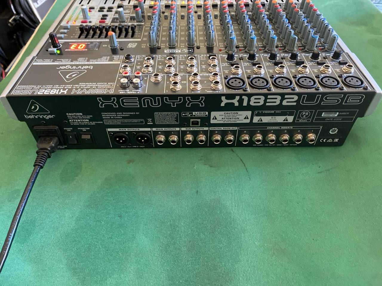 Behringer Xenyx X1832USB 3 Pannello posteriore Behringer X1832USB con porta USB, uscite XLR Main, jack Sub, Control Room e Channel Insert