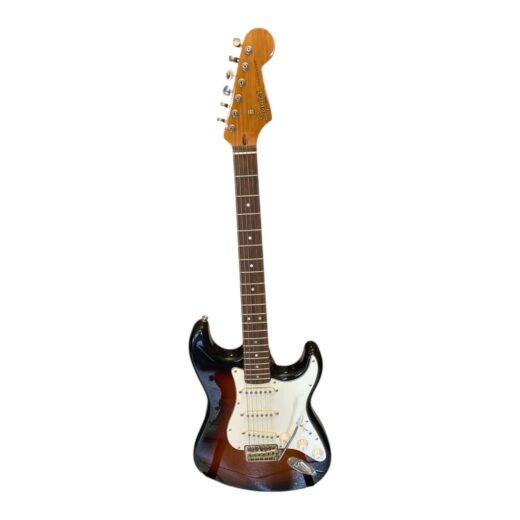 Squier Classic Vibe 60s Stratocaster Sunburst, vista frontale con battipenna chiaro, tre pickup single-coil e leva tremolo