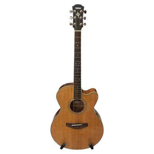 Yamaha APX500 III chitarra acustica elettrificata cutaway colore naturale, vista frontale completa