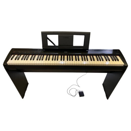 Yamaha P85 pianoforte digitale 88 tasti pesati nero con supporto L85, leggio e pedale sustain