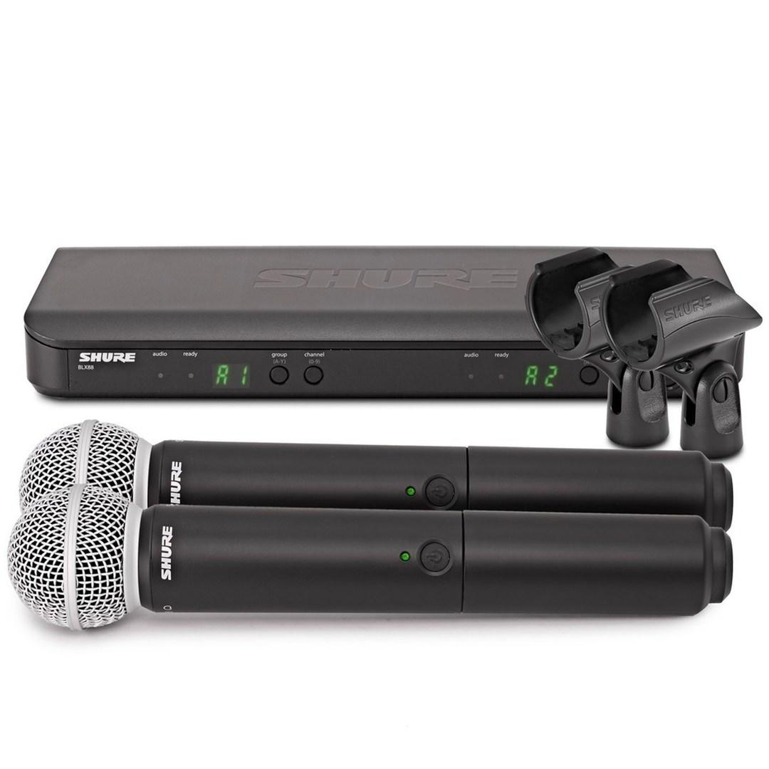 Shure BLX288/SM58 M17 1 Sistema wireless Shure BLX288/SM58 con ricevitore BLX88, due microfoni palmari SM58 e supporti