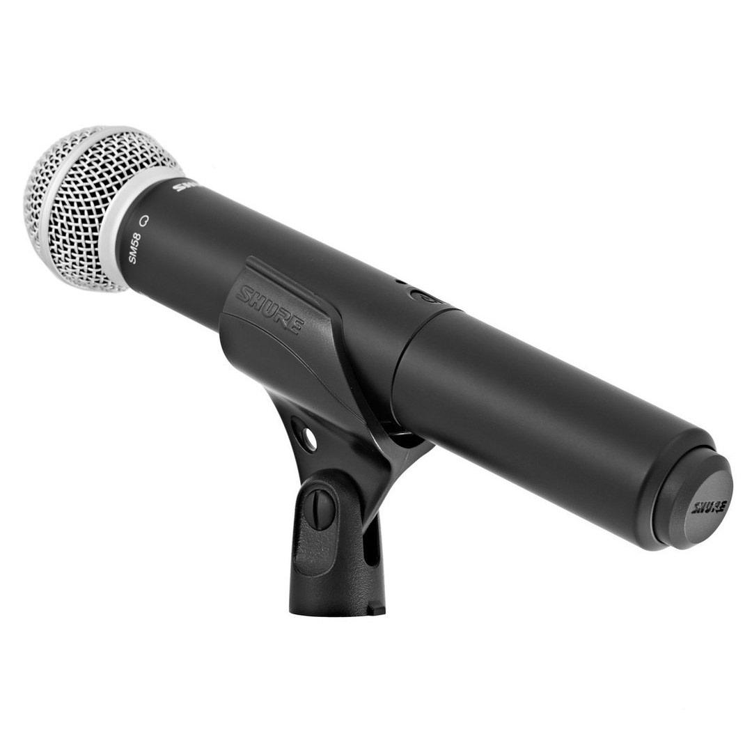 Shure BLX288/SM58 M17 3 Microfono wireless Shure BLX2/SM58 montato sul supporto per asta microfonica